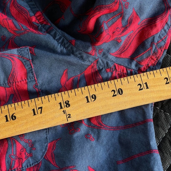 Vissla Shirt Mens Medium Blue Red Button Up Fish Print Short Sleeve Surf - Picture 13 of 14